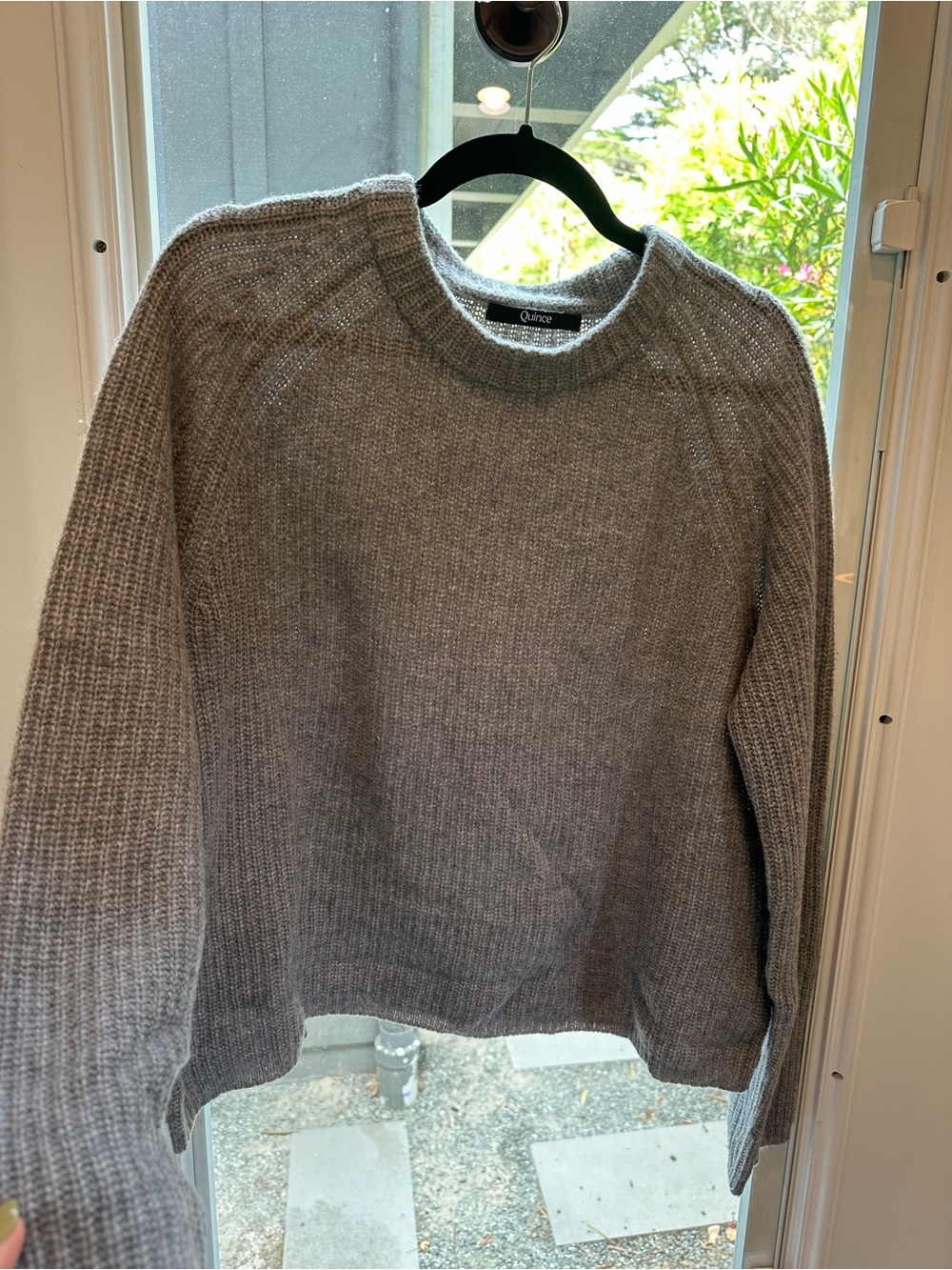 Quince women’s 100% cashmere Crewneck Sweater in Gray
